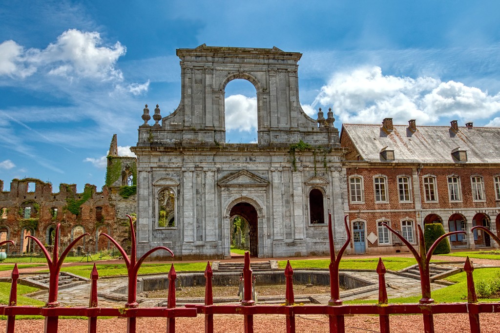 Abbaye D'Aulne hdr abdij belgie religie religion klooster ruine katholiek rooms saint sint aulne kerk kathedraal